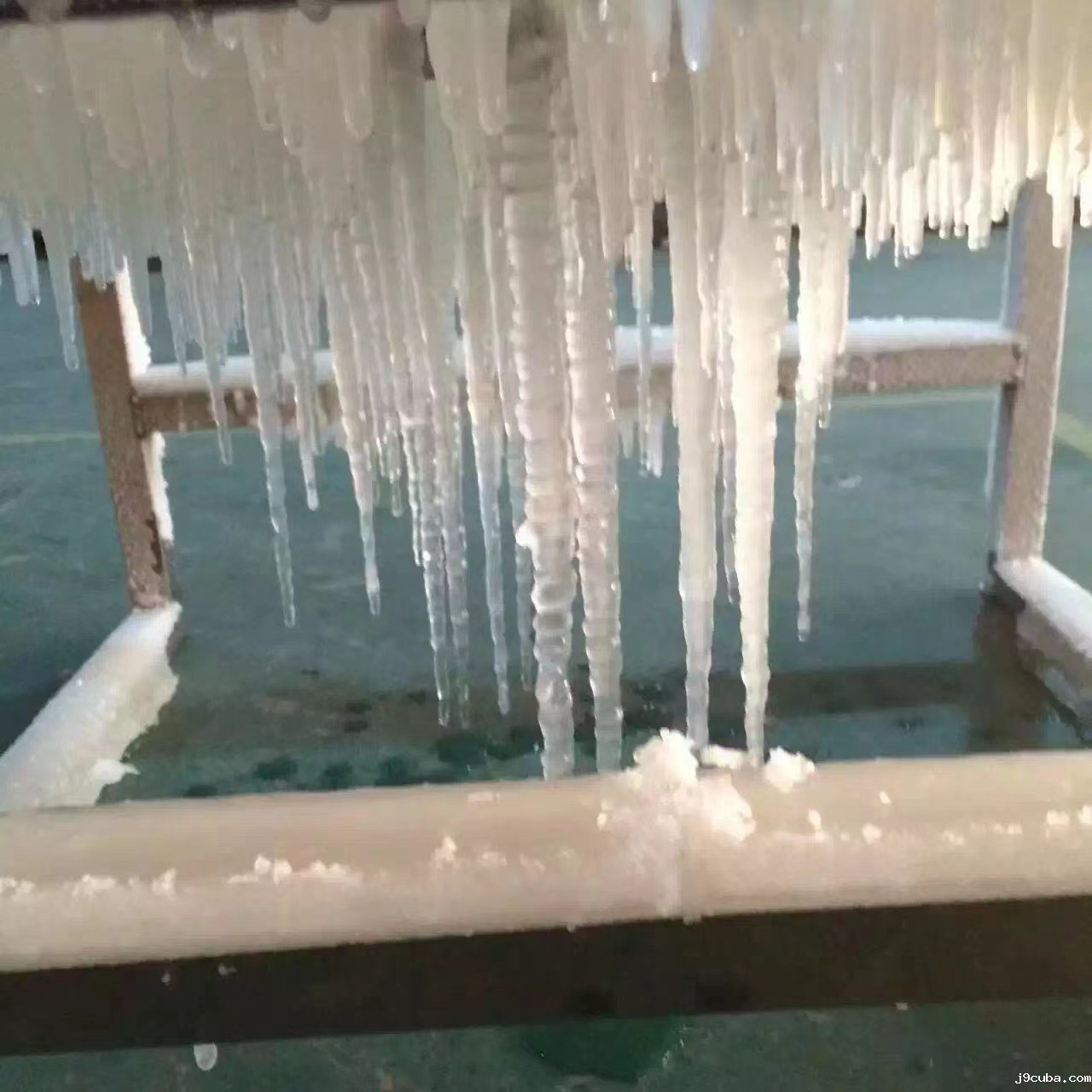 极端气候低温雨雪冰冻模拟箱(图3) 极端气候低温雨雪冰冻模拟箱(图3)