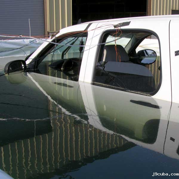 电动汽车涉水测试房的技术方案(图1)