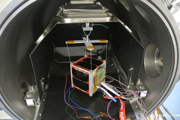 空间热真空试验舱在航天器元器件的应用(图2)