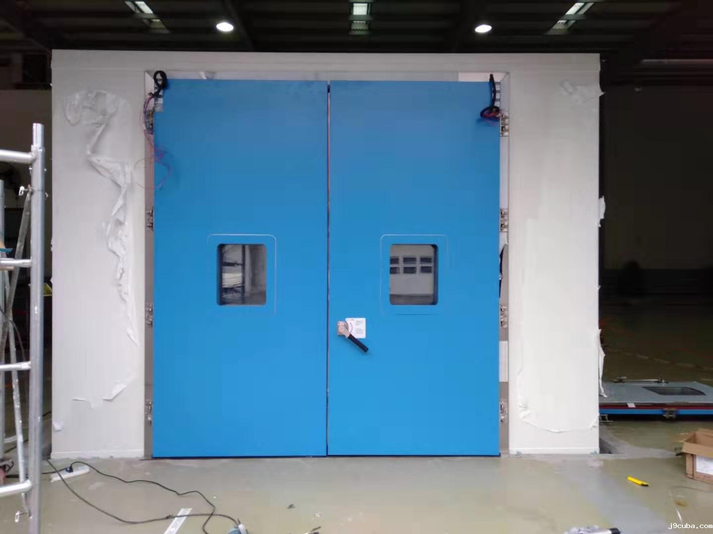 天线和卫星部件环境应力筛选试验箱(图1)